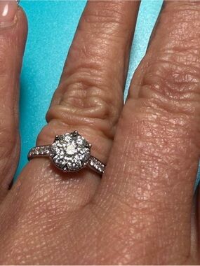 14k white gold diamond cluster halo ring. New. Size 7